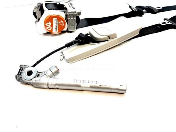 Juego de cinturones con pretensores delanteros derecho e izquierdo de Renault Kadjar, 2015 - 2021 (868840584R - 868841054R). - Imagen 5